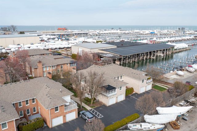 172 Windwood Pointe Avenue, St Clair Shores, MI 48080