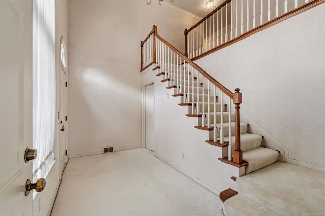 172 Windwood Pointe Avenue, St Clair Shores, MI 48080