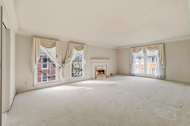 172 Windwood Pointe Avenue, St Clair Shores, MI 48080