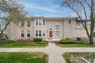 172 Windwood Pointe Avenue, St Clair Shores, MI 48080