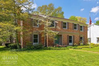 393 Lakeland Street, Grosse Pointe, MI 48230