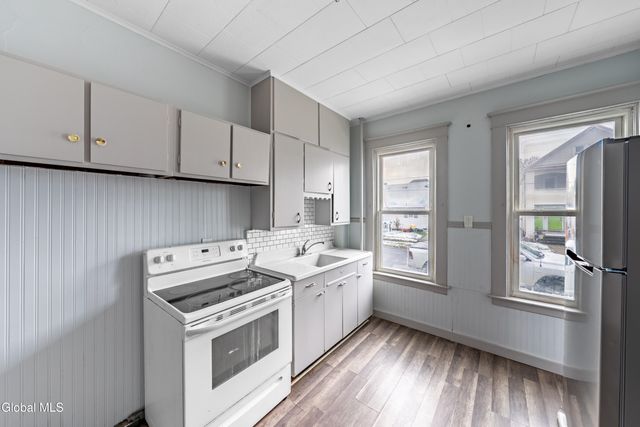 23 N Lake Avenue, Troy, NY 12180