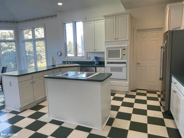 48470 Montelepre Drive, Shelby Twp, MI 48315