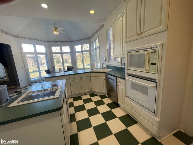 48470 Montelepre Drive, Shelby Twp, MI 48315