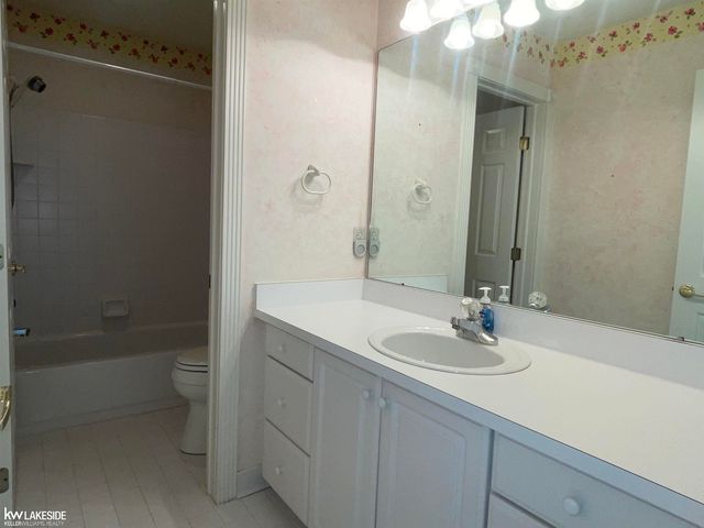 48470 Montelepre Drive, Shelby Twp, MI 48315