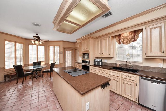 2015 Pecan Trail Drive, Richmond, TX 77406