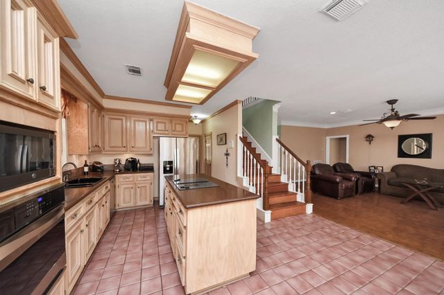 2015 Pecan Trail Drive, Richmond, TX 77406