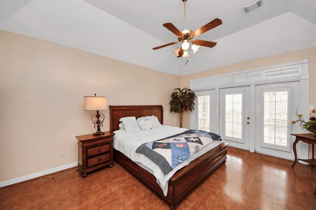 2015 Pecan Trail Drive, Richmond, TX 77406