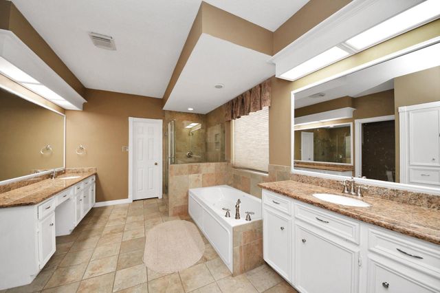 2015 Pecan Trail Drive, Richmond, TX 77406