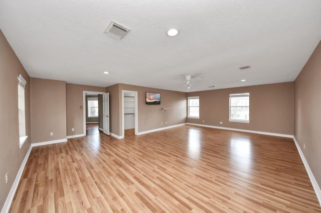 2015 Pecan Trail Drive, Richmond, TX 77406