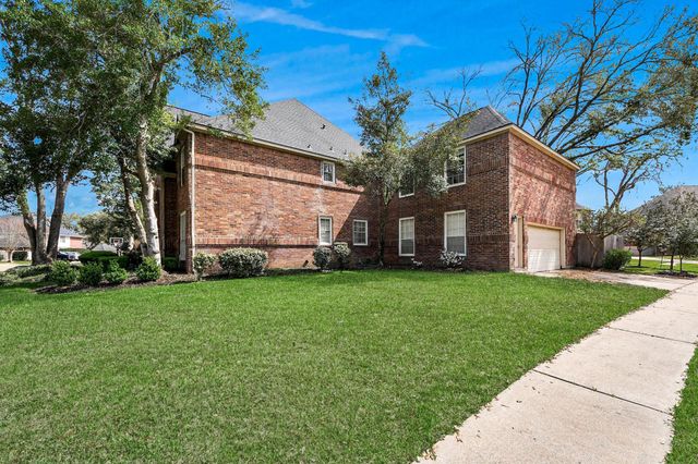 2015 Pecan Trail Drive, Richmond, TX 77406