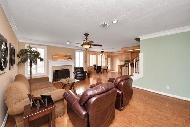 2015 Pecan Trail Drive, Richmond, TX 77406