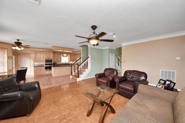 2015 Pecan Trail Drive, Richmond, TX 77406