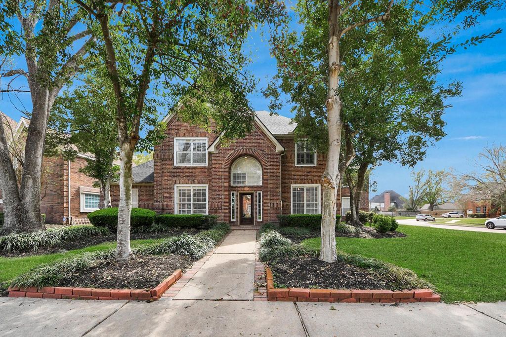 2015 Pecan Trail Drive, Richmond, TX 77406