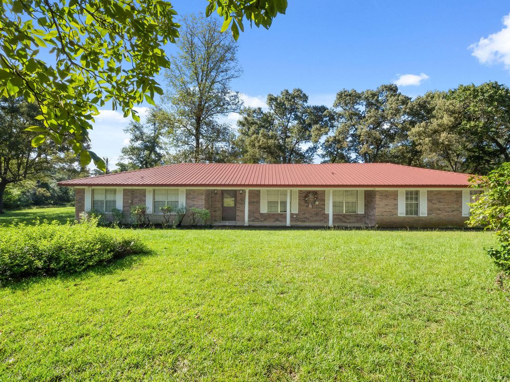 4450 Camp Baker Rd, Leesville, LA 71446