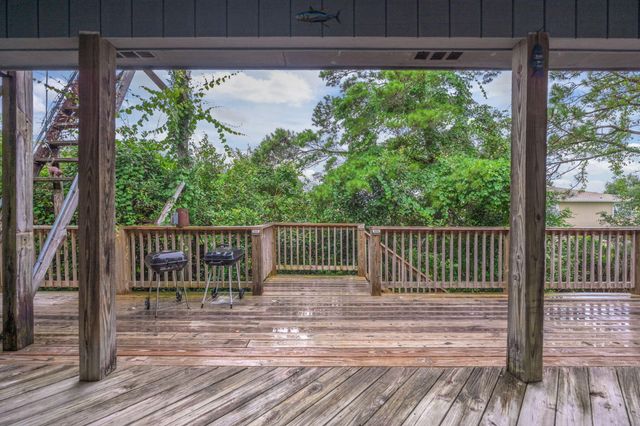 6913 Sea Shark Circle, Navarre, FL 32566