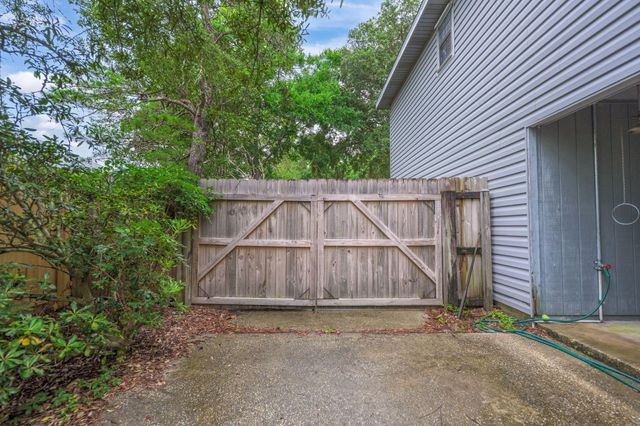 6913 Sea Shark Circle, Navarre, FL 32566