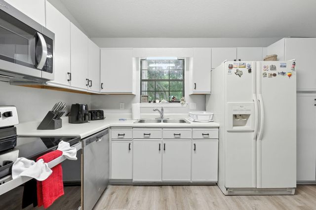 6913 Sea Shark Circle, Navarre, FL 32566