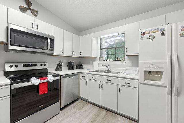 6913 Sea Shark Circle, Navarre, FL 32566