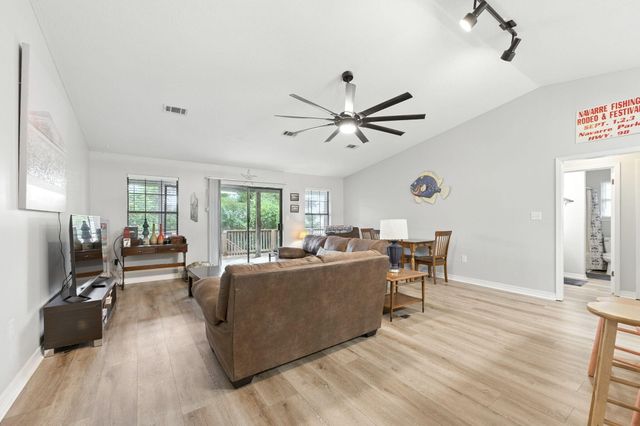 6913 Sea Shark Circle, Navarre, FL 32566