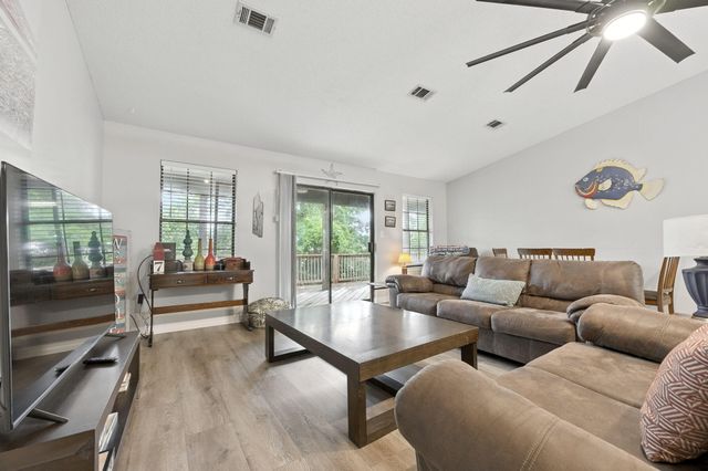 6913 Sea Shark Circle, Navarre, FL 32566