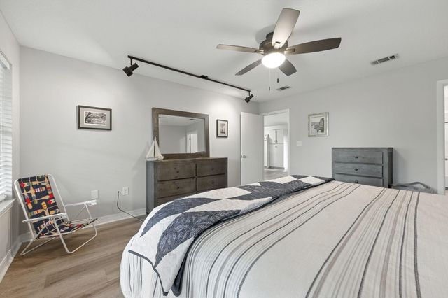 6913 Sea Shark Circle, Navarre, FL 32566