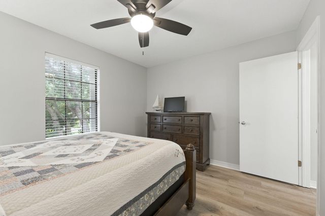 6913 Sea Shark Circle, Navarre, FL 32566