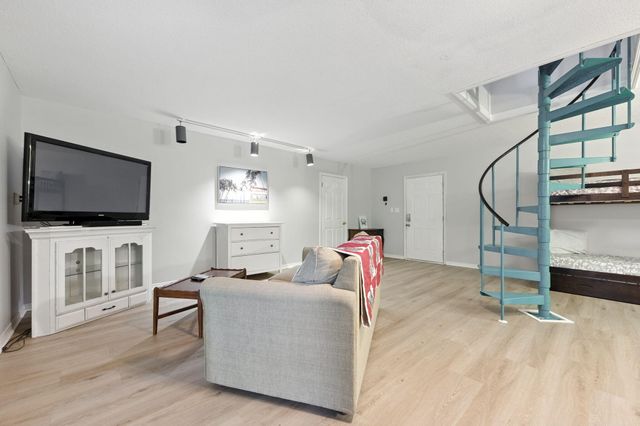 6913 Sea Shark Circle, Navarre, FL 32566