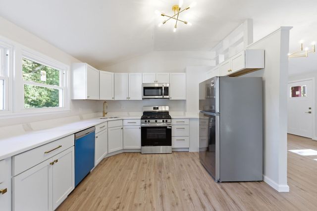 243 Shady Brook Ln, Springfield, MA 01118