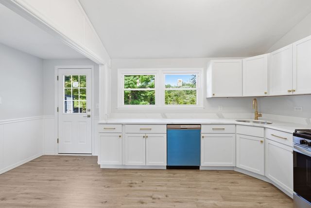 243 Shady Brook Ln, Springfield, MA 01118