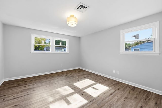 243 Shady Brook Ln, Springfield, MA 01118