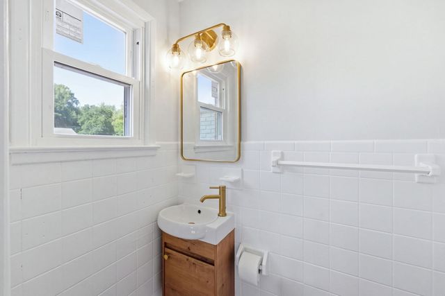 243 Shady Brook Ln, Springfield, MA 01118