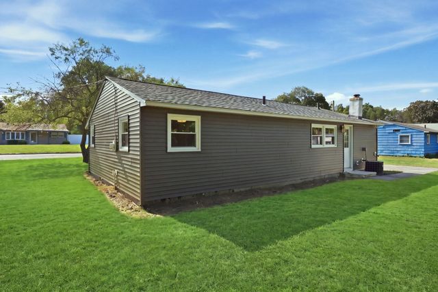 243 Shady Brook Ln, Springfield, MA 01118