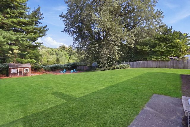 243 Shady Brook Ln, Springfield, MA 01118
