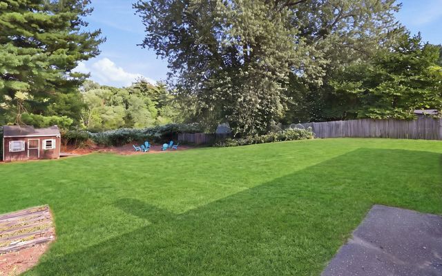 243 Shady Brook Ln, Springfield, MA 01118