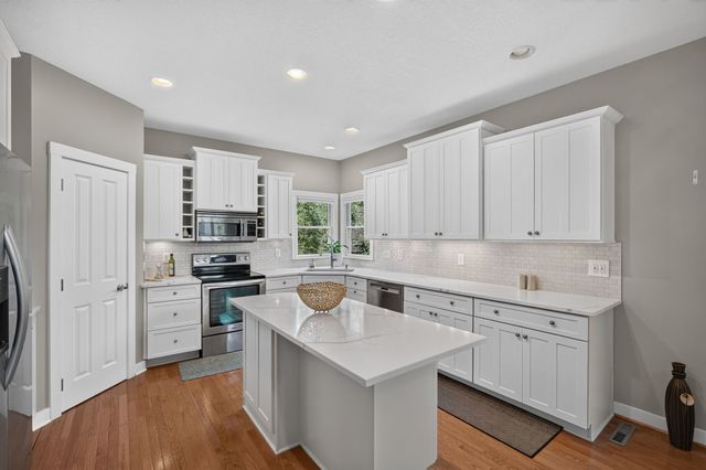 15115 Goodman Drive, Urbandale, IA 50323