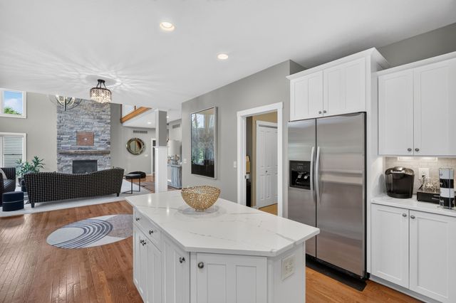 15115 Goodman Drive, Urbandale, IA 50323