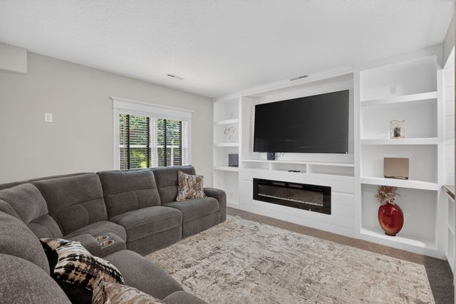 15115 Goodman Drive, Urbandale, IA 50323