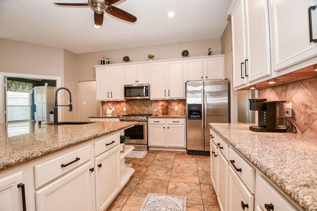 202 Bailey Brook Lane, Dickinson, TX 77539