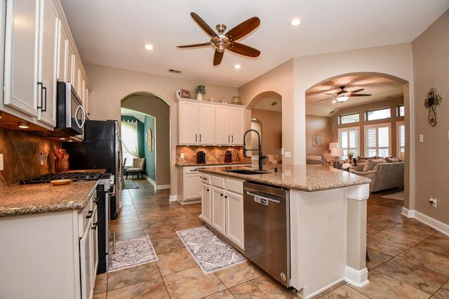 202 Bailey Brook Lane, Dickinson, TX 77539