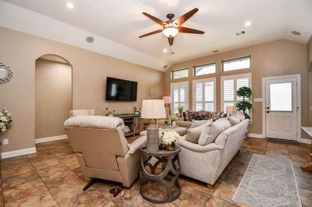 202 Bailey Brook Lane, Dickinson, TX 77539