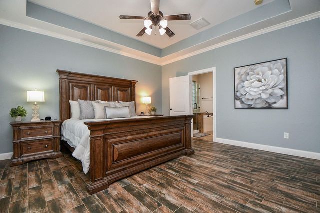 202 Bailey Brook Lane, Dickinson, TX 77539