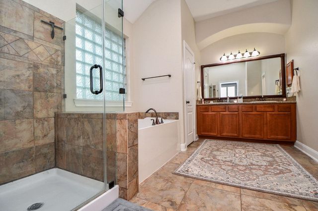 202 Bailey Brook Lane, Dickinson, TX 77539