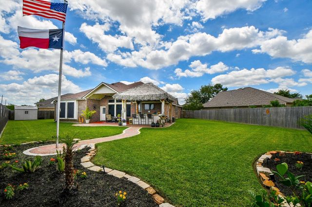 202 Bailey Brook Lane, Dickinson, TX 77539