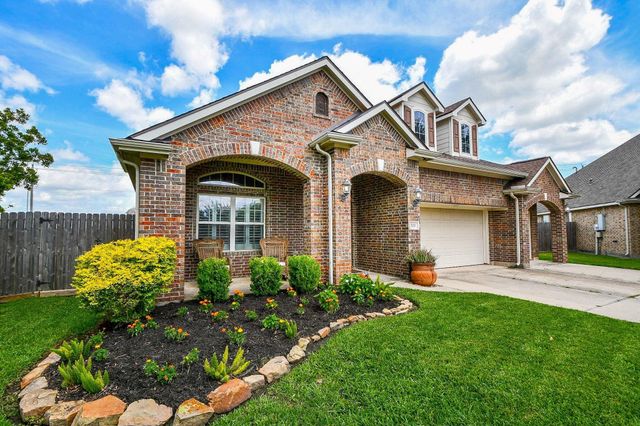 202 Bailey Brook Lane, Dickinson, TX 77539