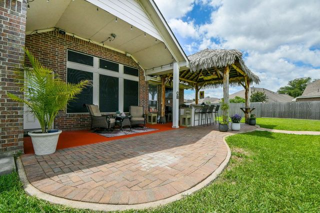 202 Bailey Brook Lane, Dickinson, TX 77539