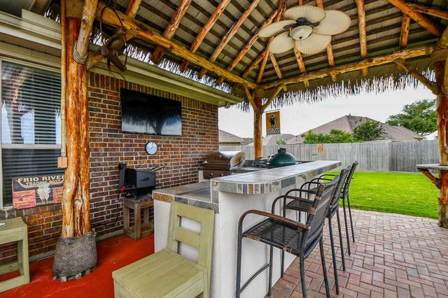 202 Bailey Brook Lane, Dickinson, TX 77539