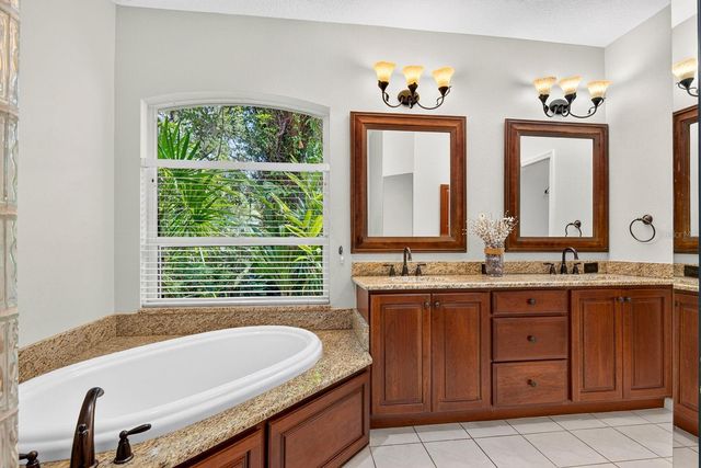 2073 MISTY SUNRISE TRAIL, Sarasota, FL 34240