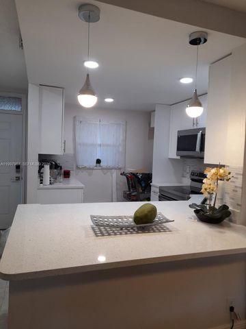 1541 S Ocean Blvd 318, Lauderdale By The Sea, FL 33062