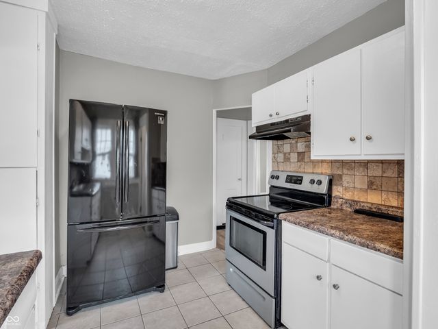 209 S 6th Avenue, Beech Grove, IN 46107